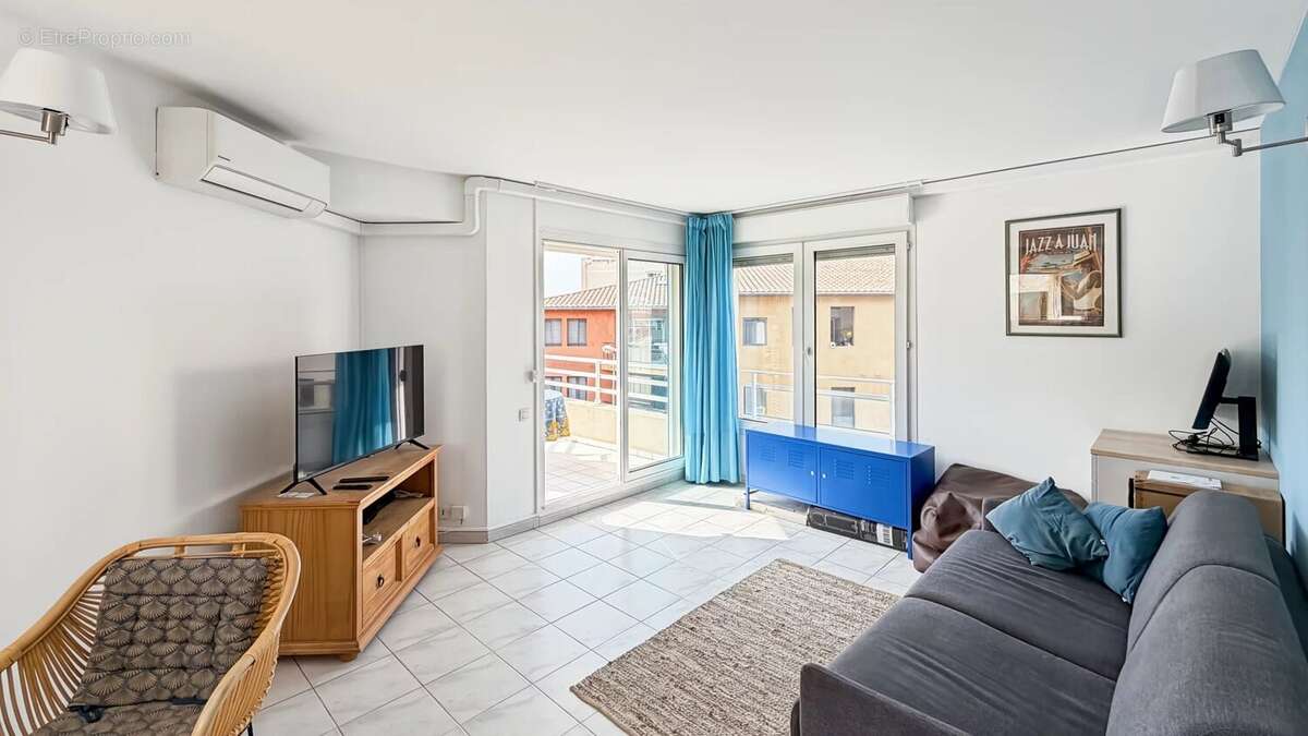 Appartement à VALLAURIS