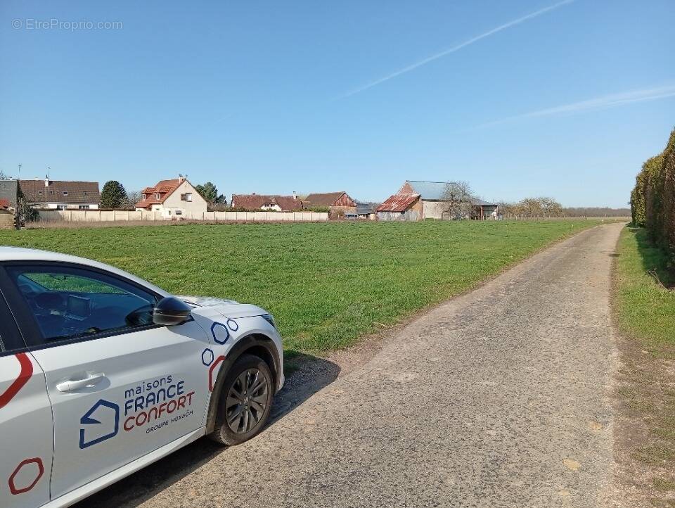 Terrain à AMFREVILLE-LA-CAMPAGNE