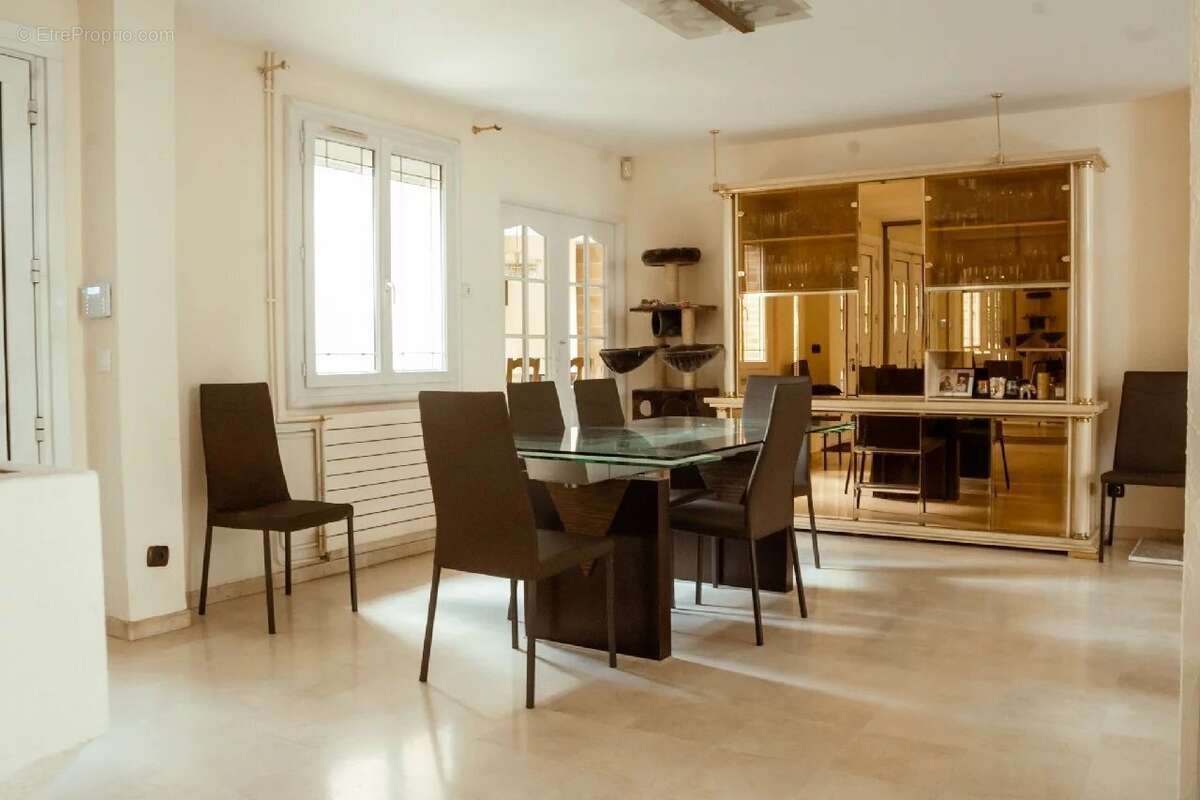 Maison à OZOIR-LA-FERRIERE