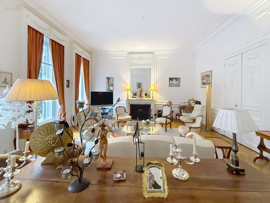 Appartement à vendre 7 pièces, jardin et parkings REIMS (51) - photo 2