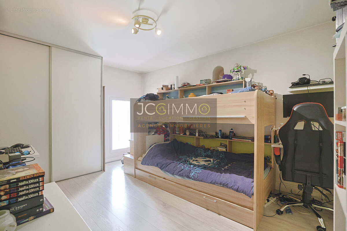 Appartement à CUERS