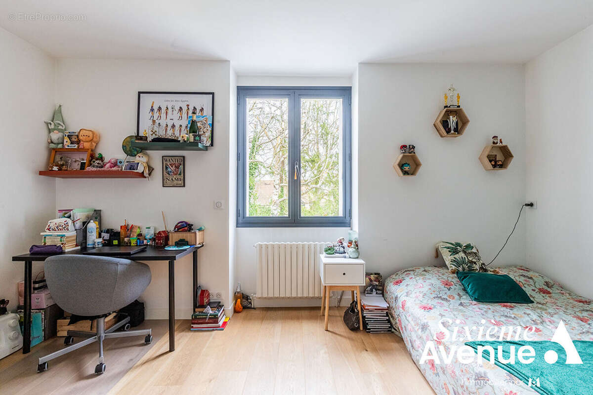 Maison à SAINTE-GENEVIEVE-DES-BOIS