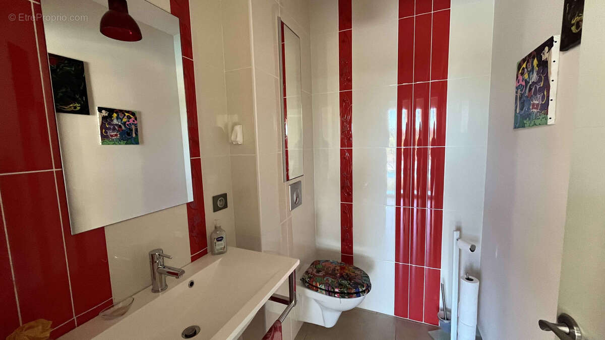 Maison à SAINT-MARCEL-DE-CAREIRET