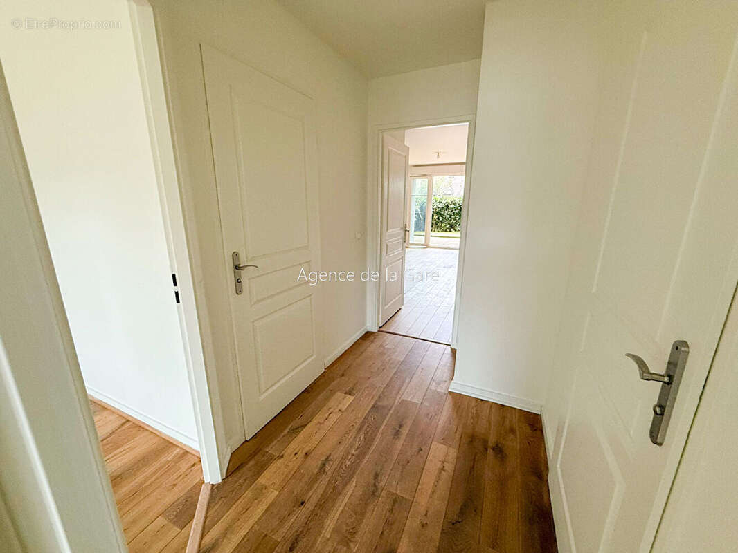 Appartement à SARTROUVILLE