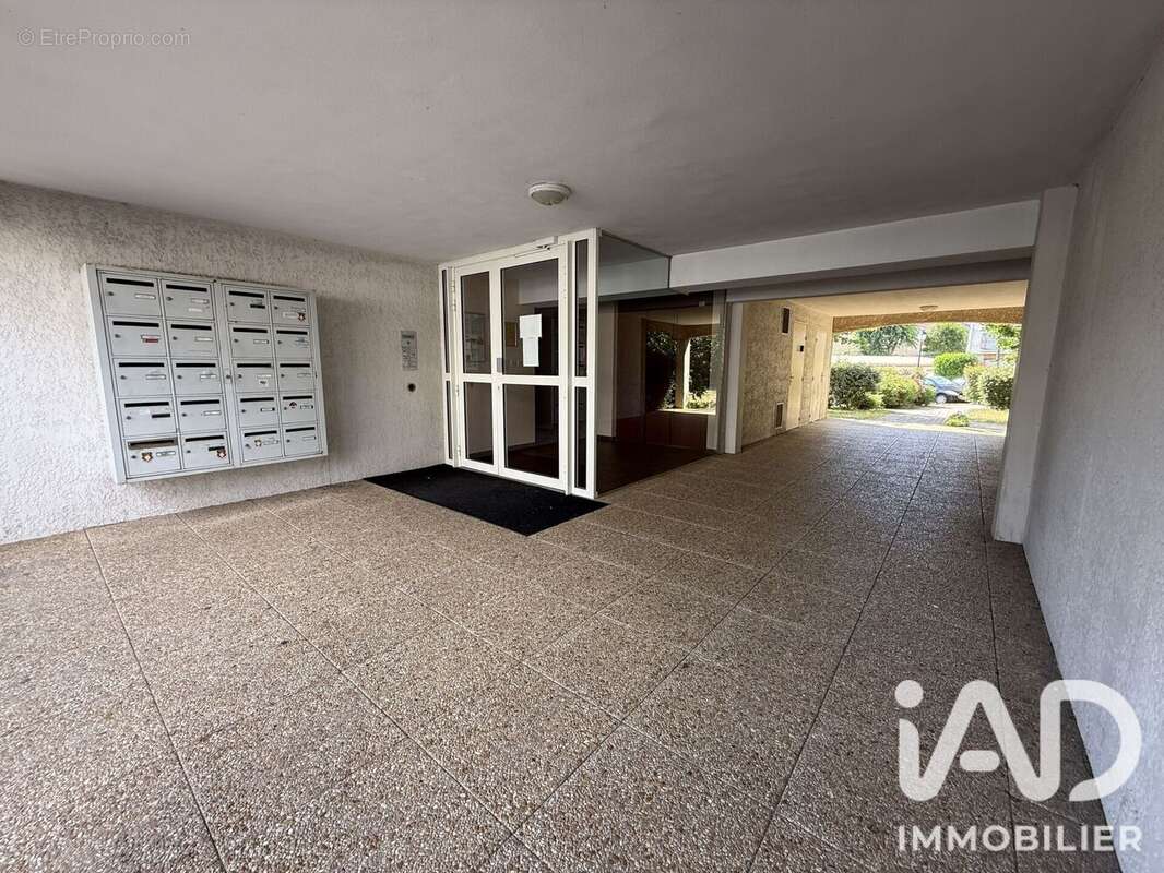 Appartement 36 m² à Montereau-Fault-Yonne  - photo 2