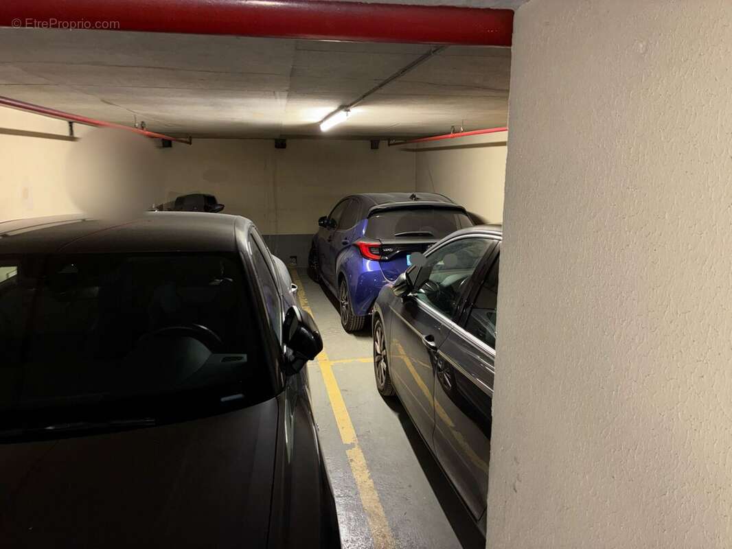 Parking à NEUILLY-SUR-SEINE