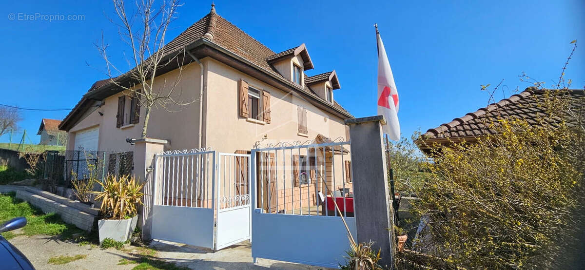 Maison à LES ABRETS