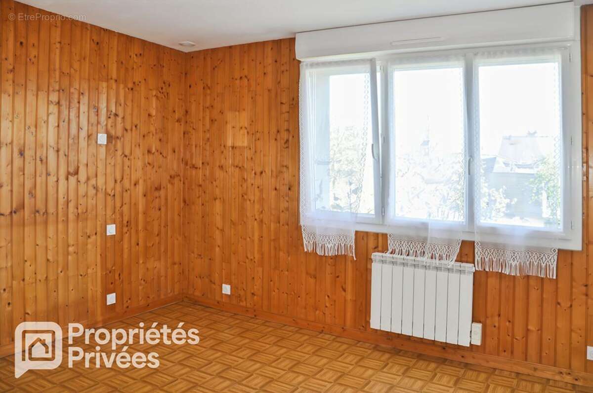 Maison à COSSE-LE-VIVIEN