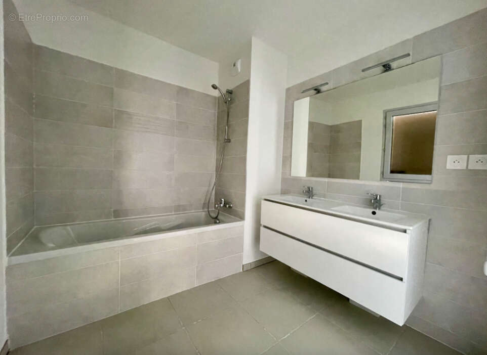 Appartement à GILETTE