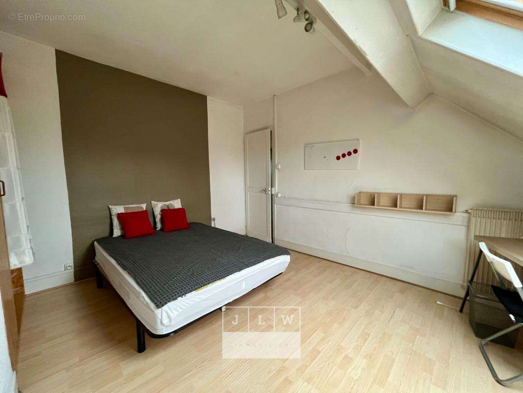 LILLE - Appartement de type 2 dernier étage - photo 2