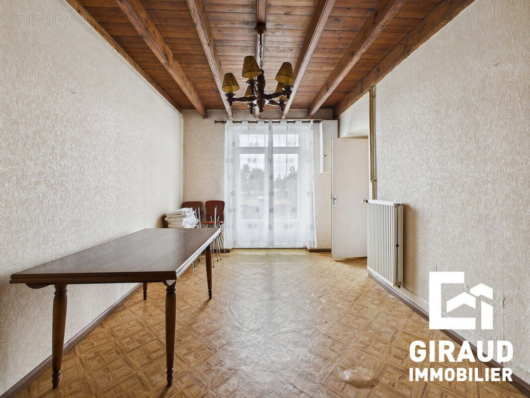 Maison à SAINT-CYR-DES-GATS