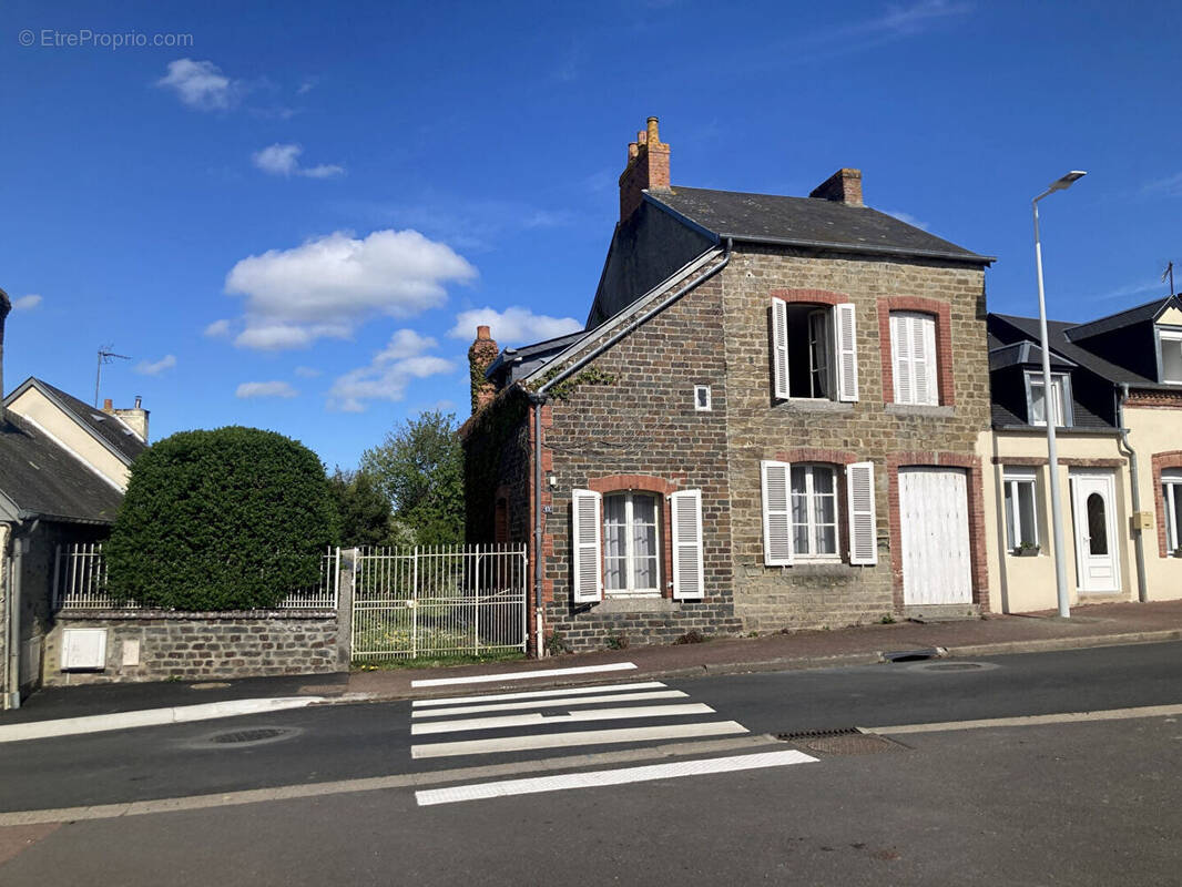 Maison à SAINT-PIERRE-DU-REGARD