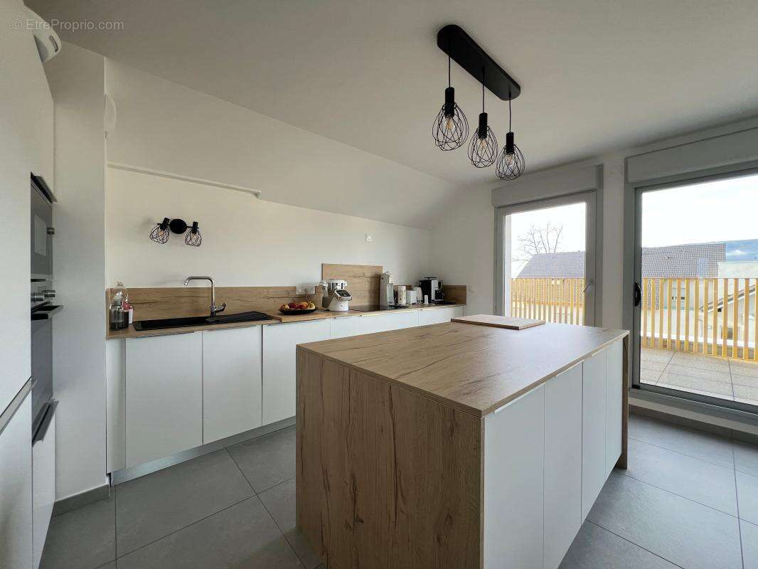 Appartement à SALES