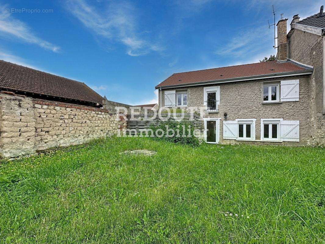 Les mesneux- maison de type 5 avec jardin et garage - photo 2