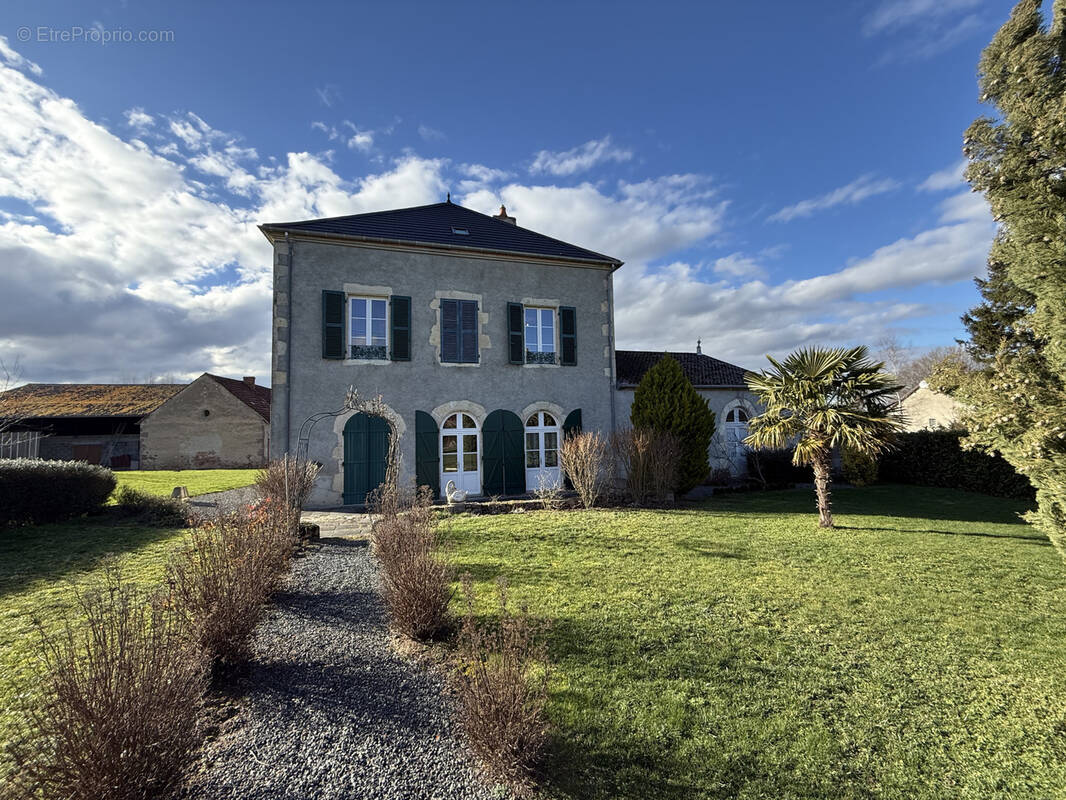 Maison à SAINT-ETIENNE-DE-VICQ
