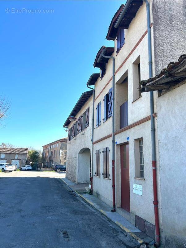 Appartement à NEGREPELISSE