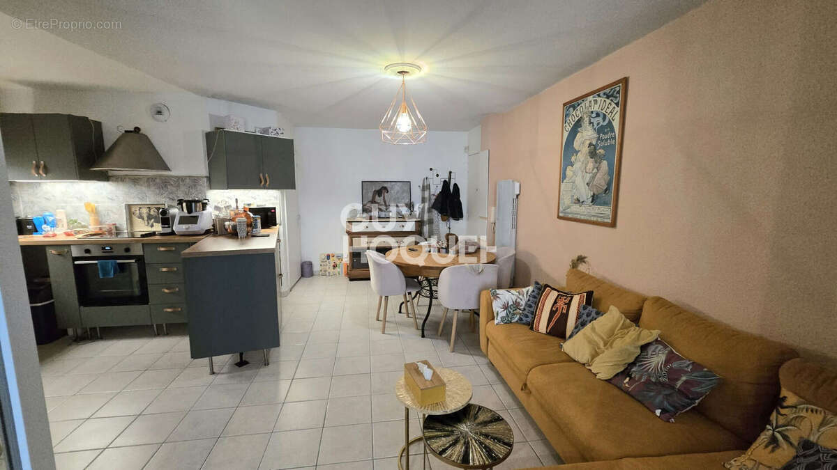 Appartement à COURNONTERRAL