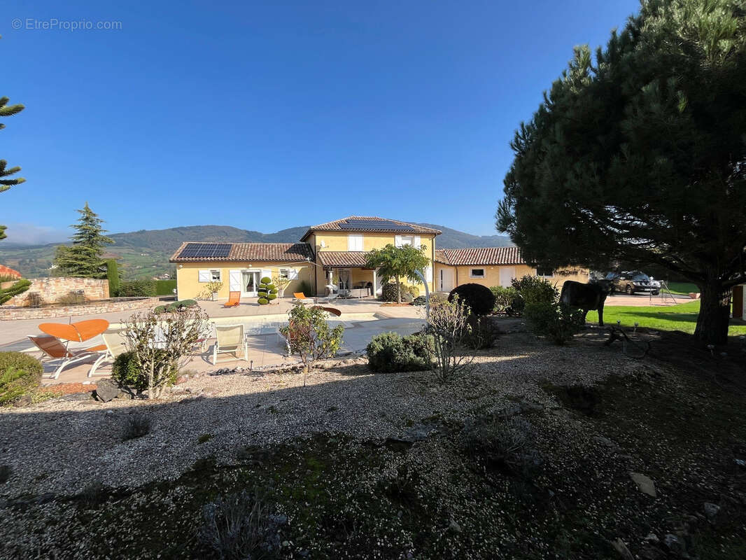 Maison à SAINT-DIDIER-SUR-BEAUJEU