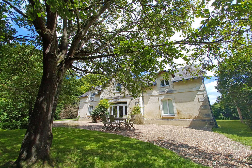 Maison à FAYE-LA-VINEUSE