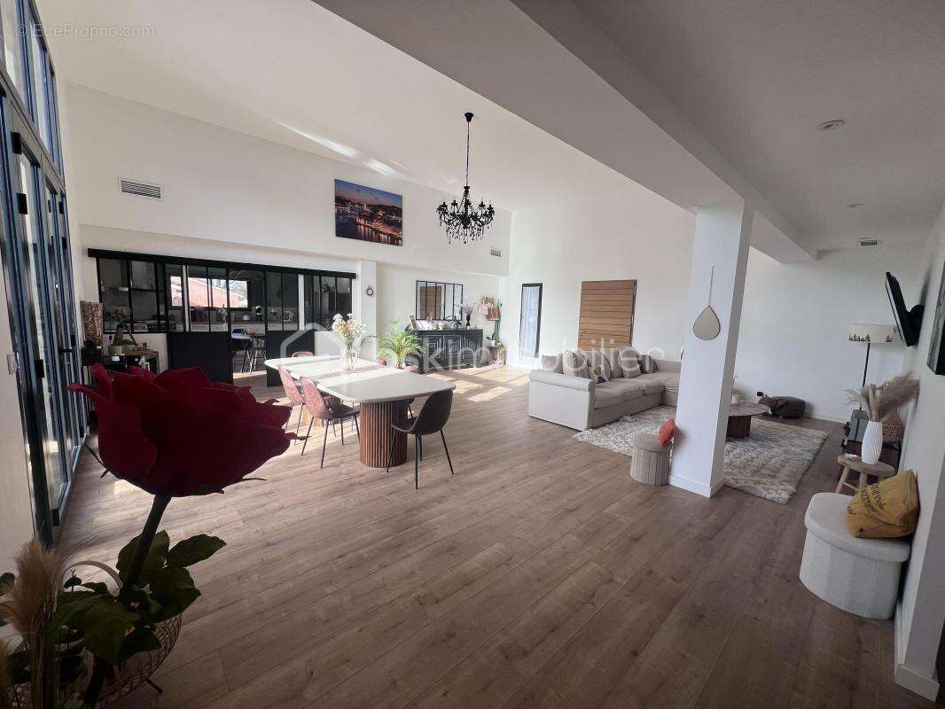 Maison à SAINT-SEURIN-SUR-L'ISLE