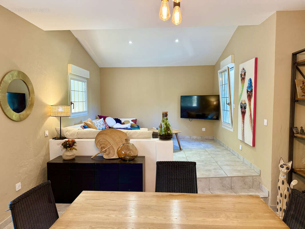 Maison à VAILHAUQUES