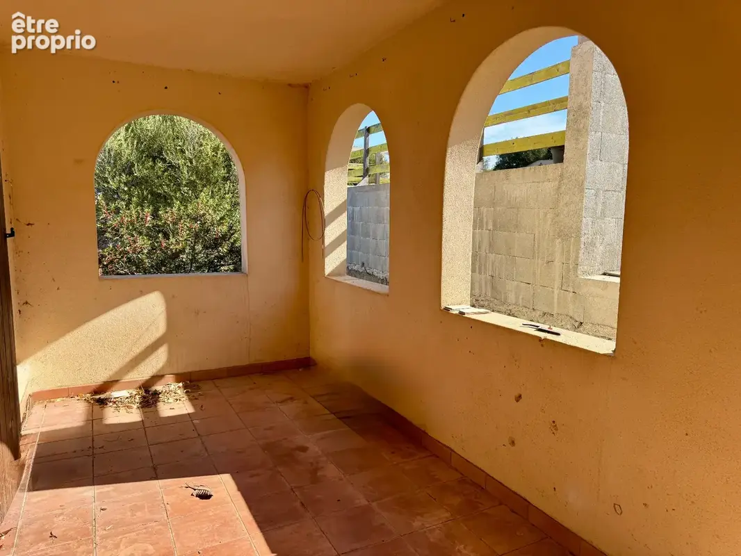 L’Île-Rousse – Maison 5 pièces, 3 niveaux avec terrasses, jardin et vastes garages – Centre ville et plage à pied - photo 12