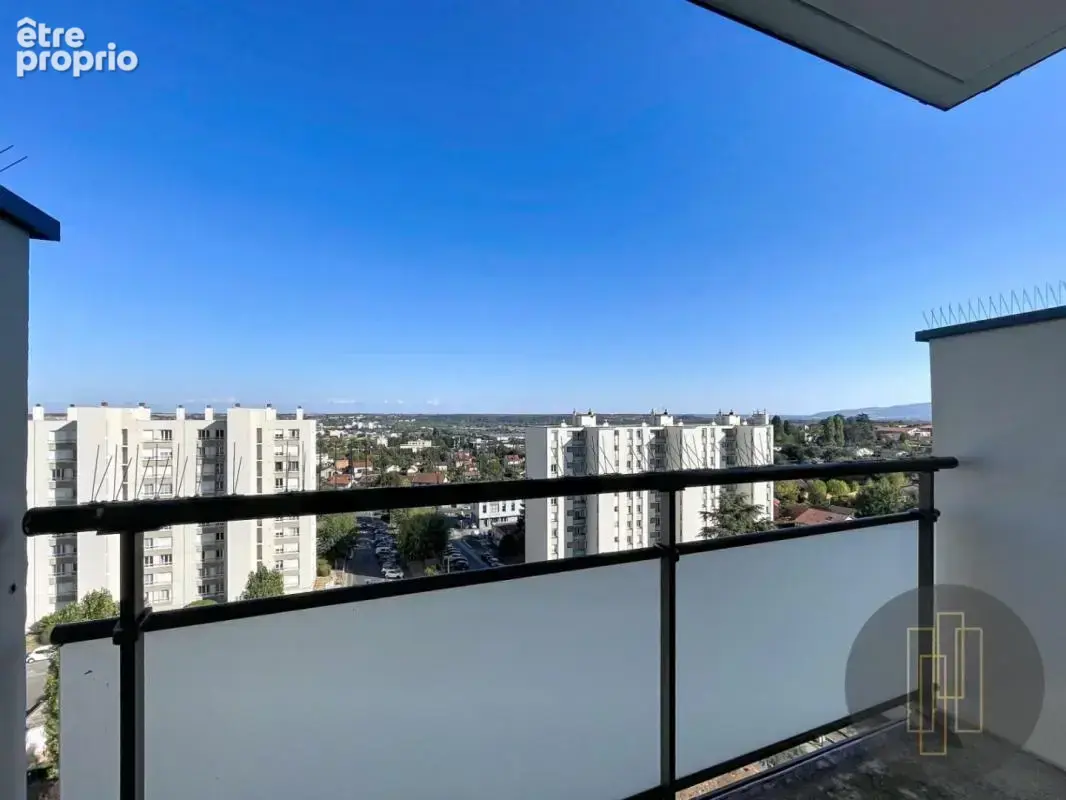 Exclusivité - Appartement T3 - 9ème et dernier étage - Ascenseur - Balcons et cave - photo 1