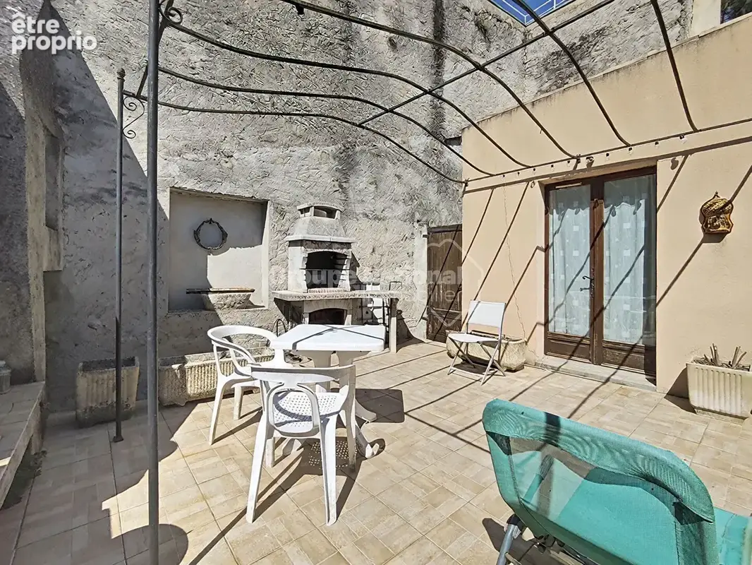 Maison de village  avec terrasses , solarium et jardinet  à ROCHEGUDE (26790) - photo 2