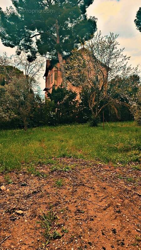 Photo Terrain à Marignane au prix de 240 000€