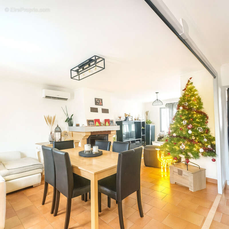 Maison à ROQUEBRUNE-SUR-ARGENS