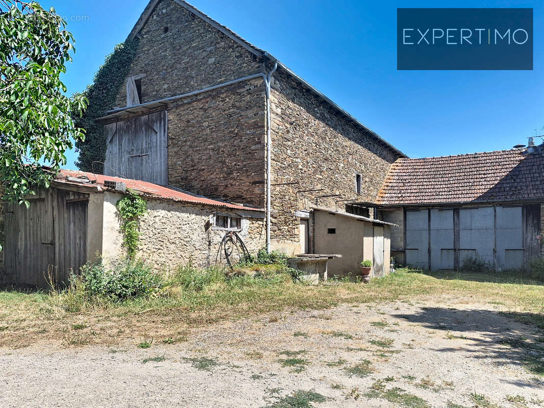 Propriété de caractère   Deux habitations indépendantes sur plus de 4 800 m2 + Dépendances + Garage + Grange + - photo 19