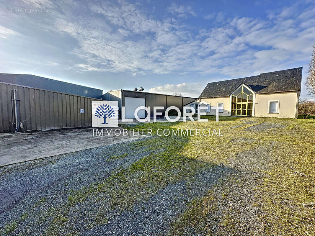 Commerce à LA CHARTRE-SUR-LE-LOIR