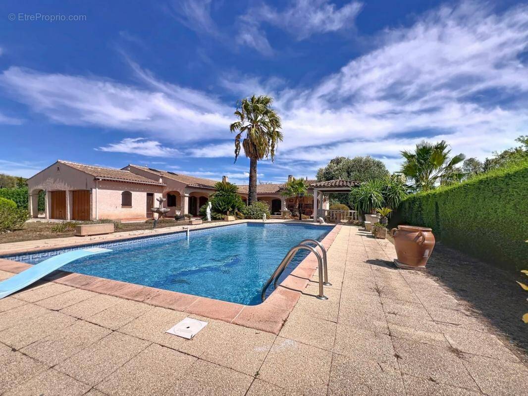 Maison à ROQUEBRUNE-SUR-ARGENS