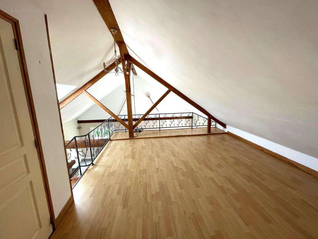Maison lumineuse avec 1 ha 66 ou 7 ha de terrain (idéal pour chevaux) - photo 10