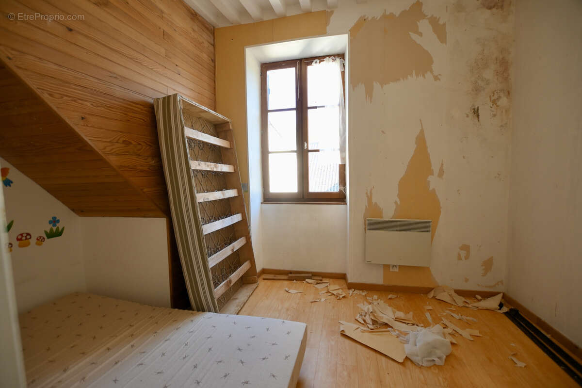 Commerce à QUARRE-LES-TOMBES