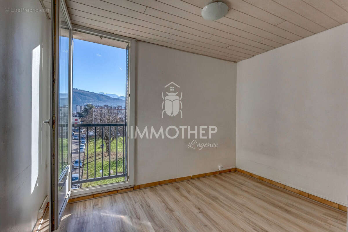 Appartement à SAINT-MARTIN-D'HERES