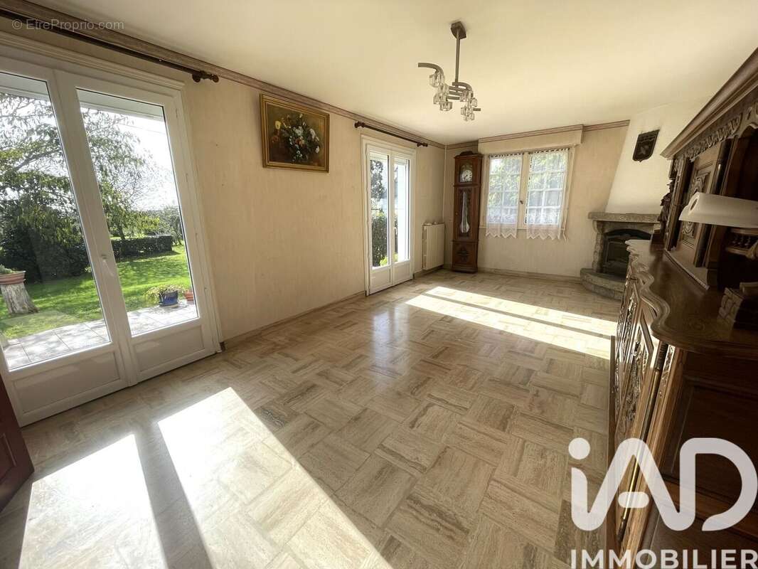 Photo 3 - Maison à LANDEVANT