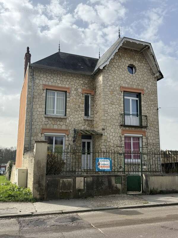 Maison à BRIENON-SUR-ARMANCON