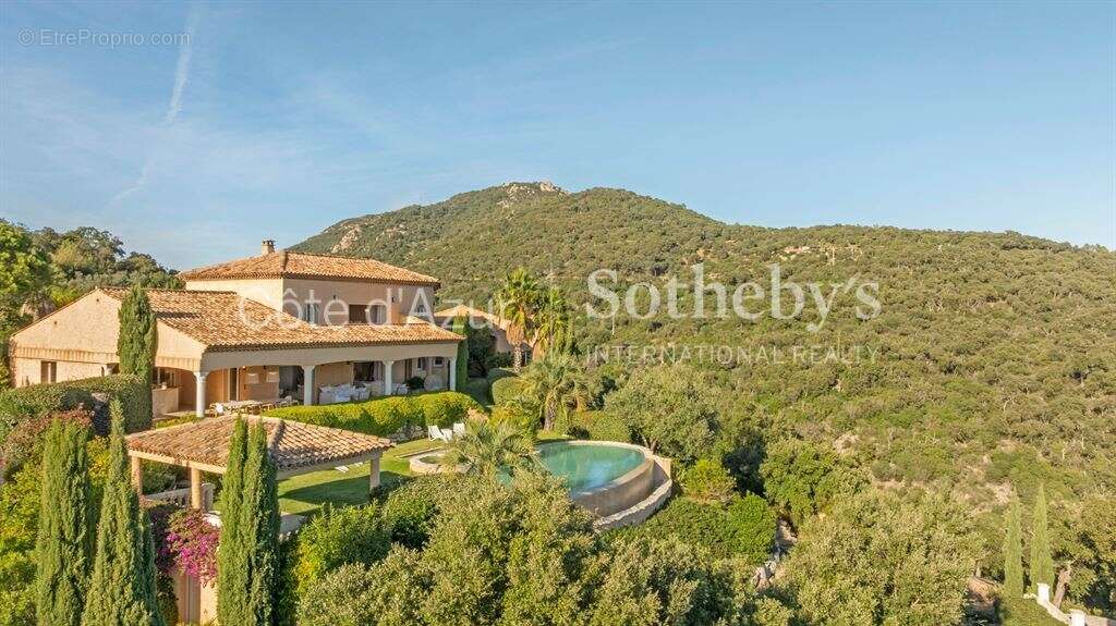 Maison de prestige à vendre dans le Golfe de Saint-Tropez, avec héliport privé - photo 20