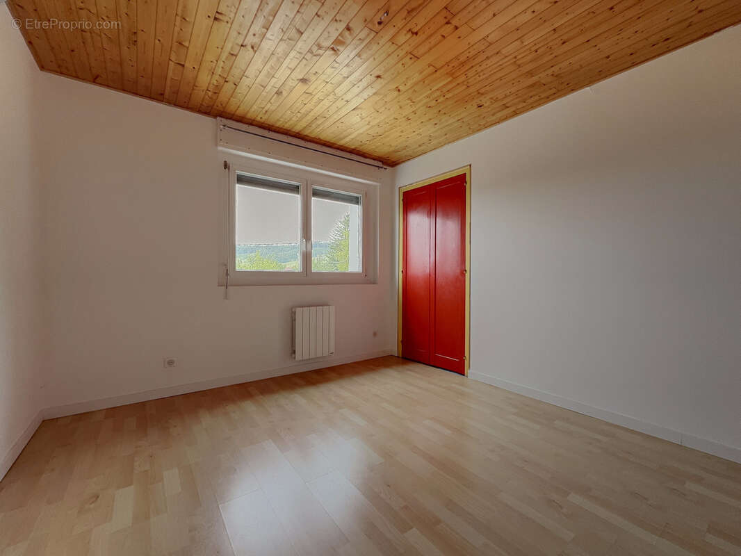 Maison à MONTECHEROUX