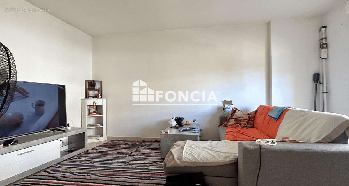 A Miramas, Quartier des Chirons : Appartement de type 2 de 42 m2, avec balcon et parking privatif - photo 2