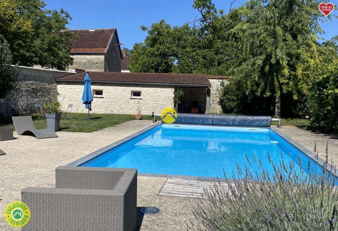 Maison à MOULINS-EN-TONNERROIS