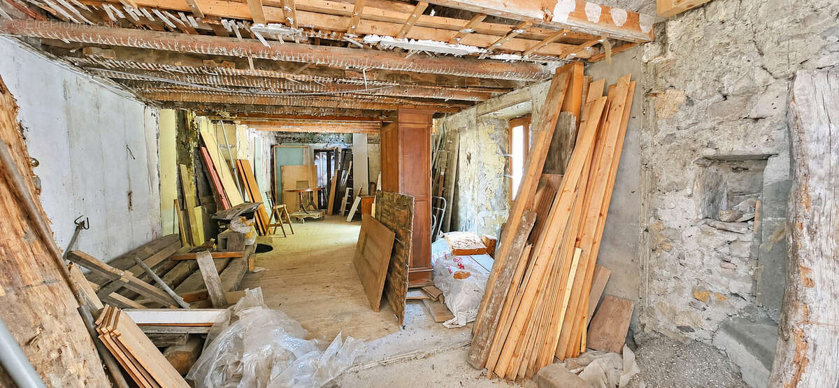Maison de 150 m2 à rénover avec terrain - photo 4