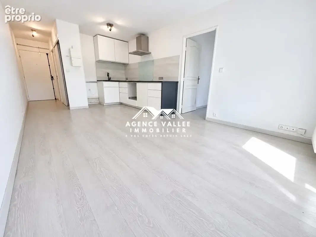 Appartement 2 pièces 37 m² à vendre à Saint-Germain-Les-Corbeil (91250) - photo 2