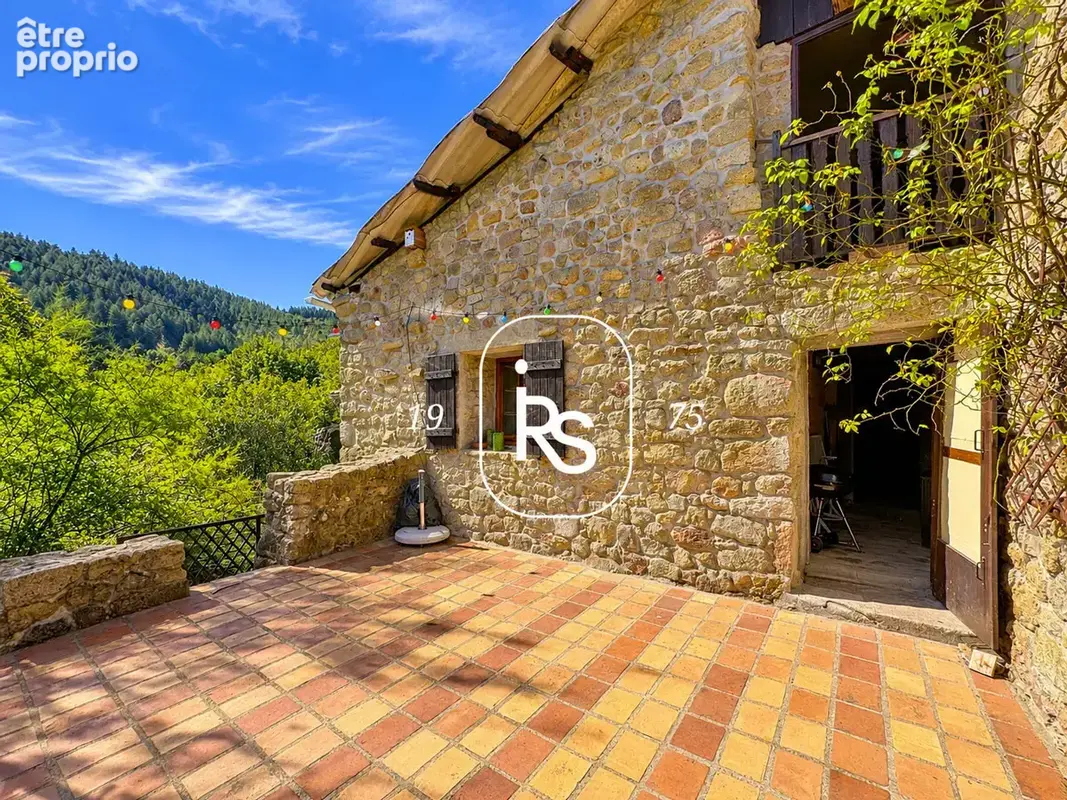 Authentique maison en pierre de hameau de 154 m2 A FINIR DE RÉNOVER avec 650 m2 de terrain. - photo 4