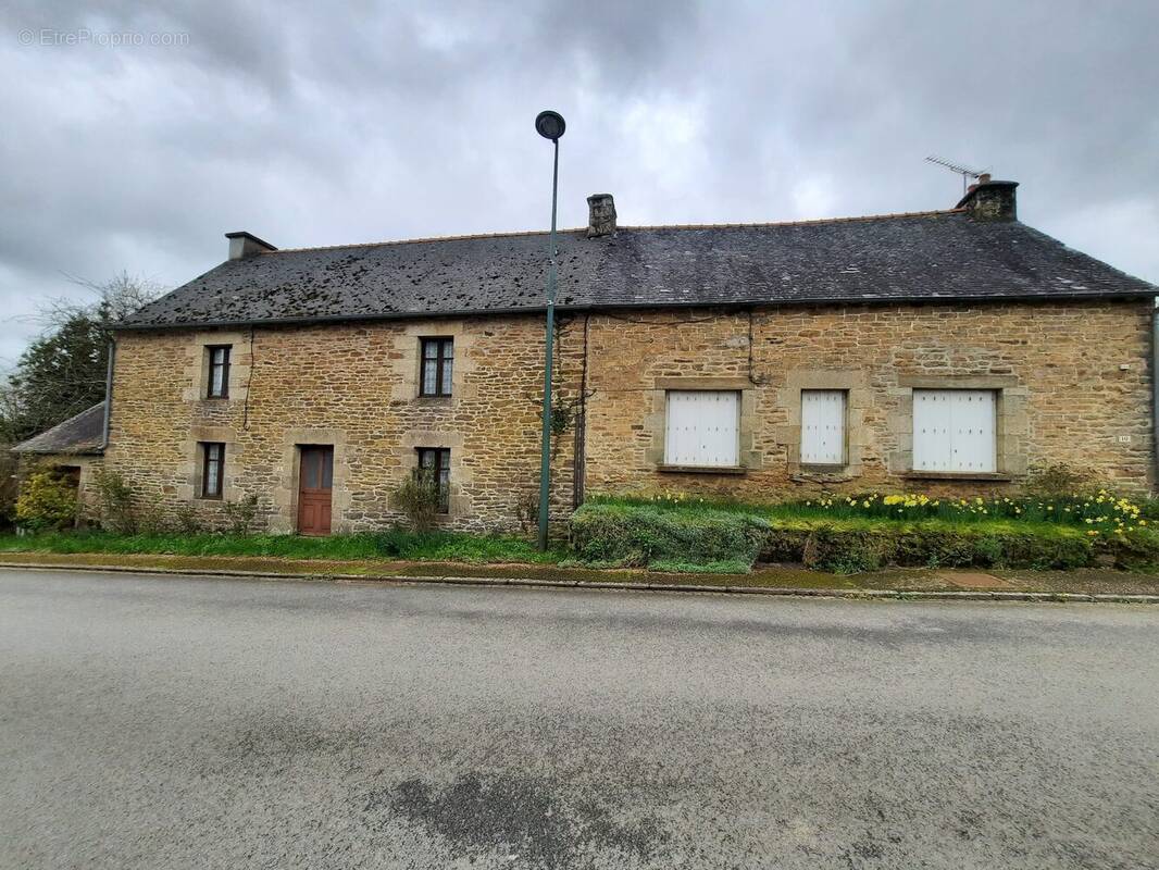 Maison à LOYAT