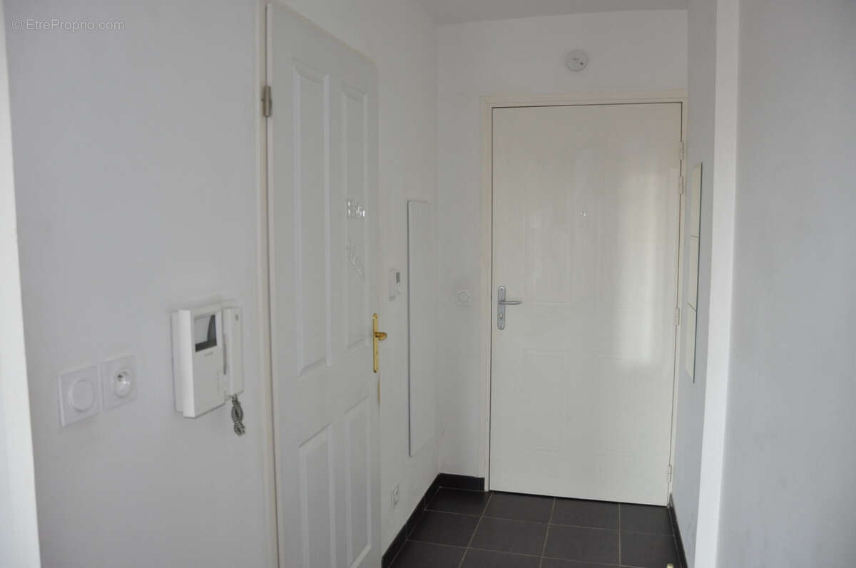 Bel appartement de 25,44 m2, lumineux, avec terrasse de 8 m2, exposé à l'Ouest, sans vis-à-vis, tram à 2 minut - photo 5