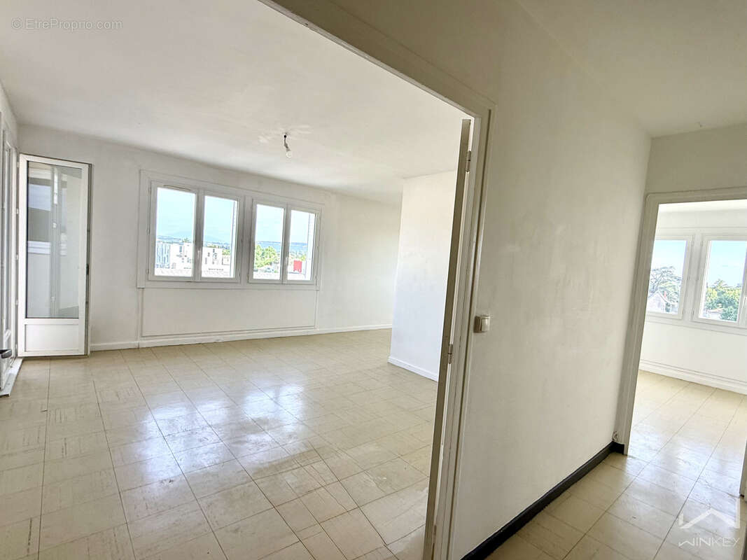Appartement à PIERRELATTE