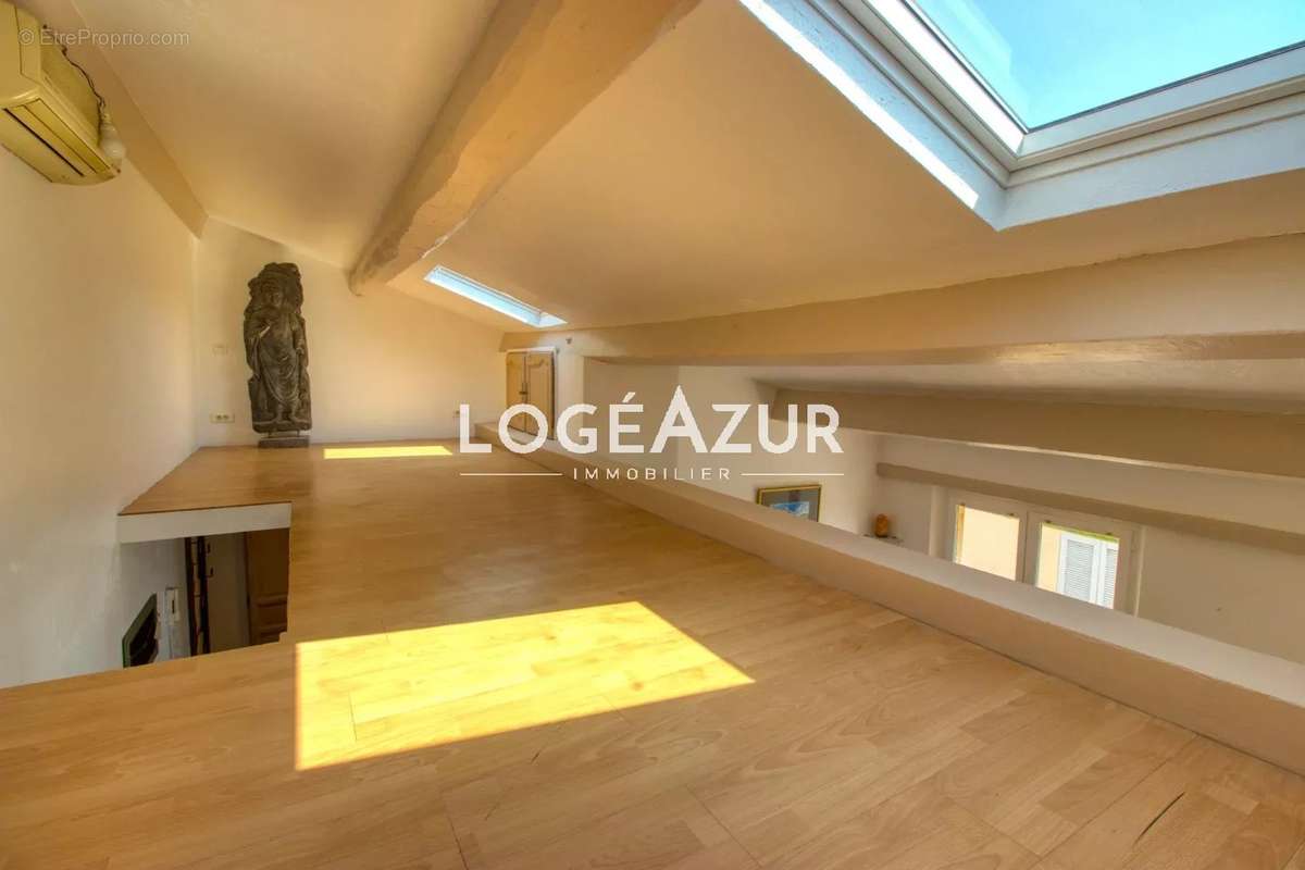 Appartement à VALLAURIS