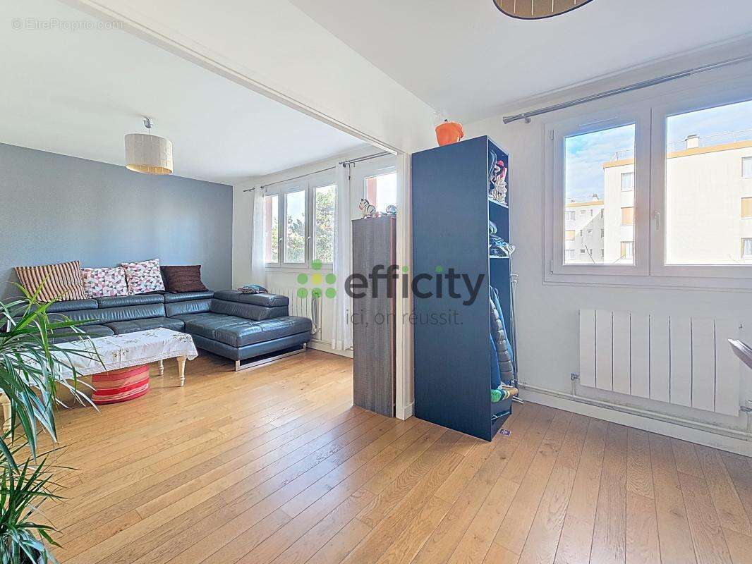 Appartement à LE PLESSIS-TREVISE